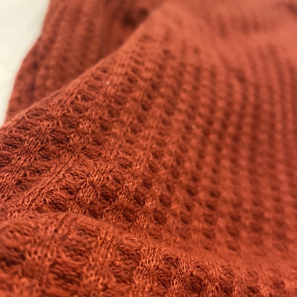 Shoulder less long sleeve shirt - Picture 3 of 3